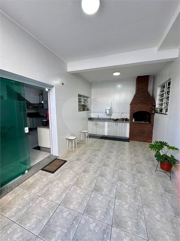 Sobrado à venda com 4 quartos, sendo 1 suíte,  em Vila Cleonice, São Paulo, SP