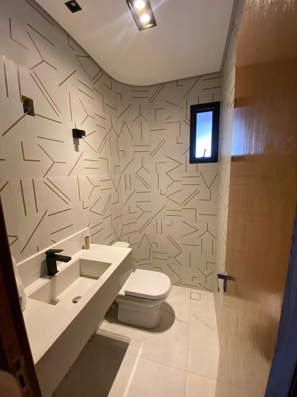 Casa à venda com 3 quartos, sendo 1 suíte, no condomínio Jardim Flamboyant, Hortolândia - SP