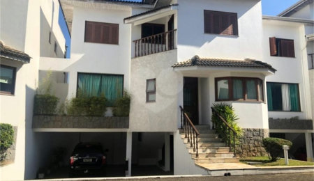 Casa à venda com 4 suítes no condomínio Vila das Emboabas, São Paulo - SP