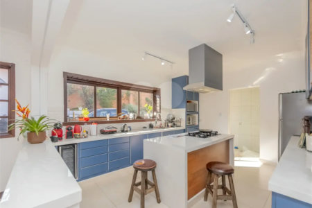 Casa à venda ou para alugar com 5 quartos, sendo 3 suítes, em Chácara Pavoeiro, Cotia, SP