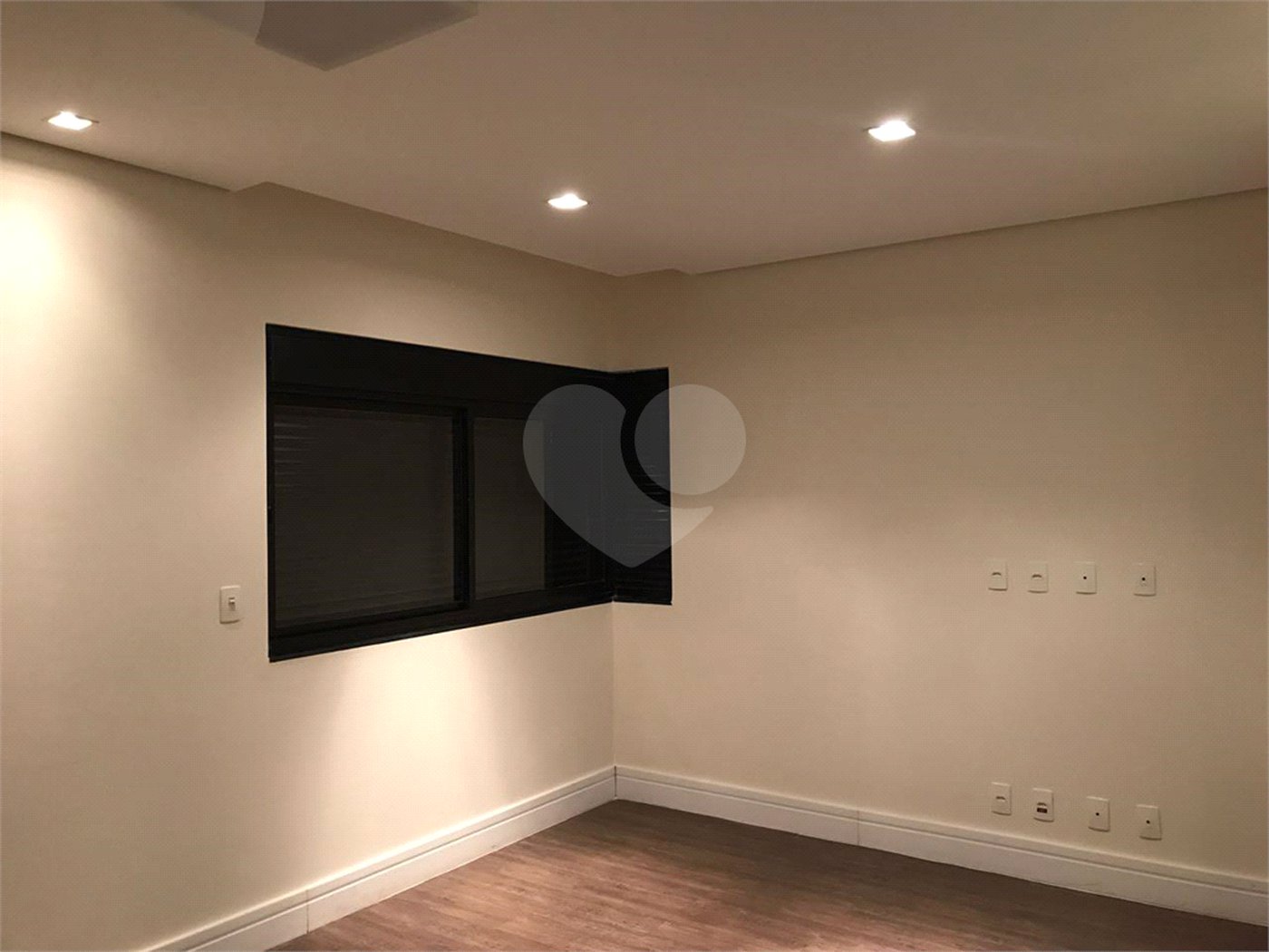 Casa à venda com 6 quartos, sendo 3 suítes, no condomínio Jardim Vila Paradiso, Indaiatuba - SP