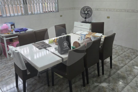 Sobrado à venda com 4 quartos, sendo 1 suíte, em Vila Graciosa, São Paulo, SP