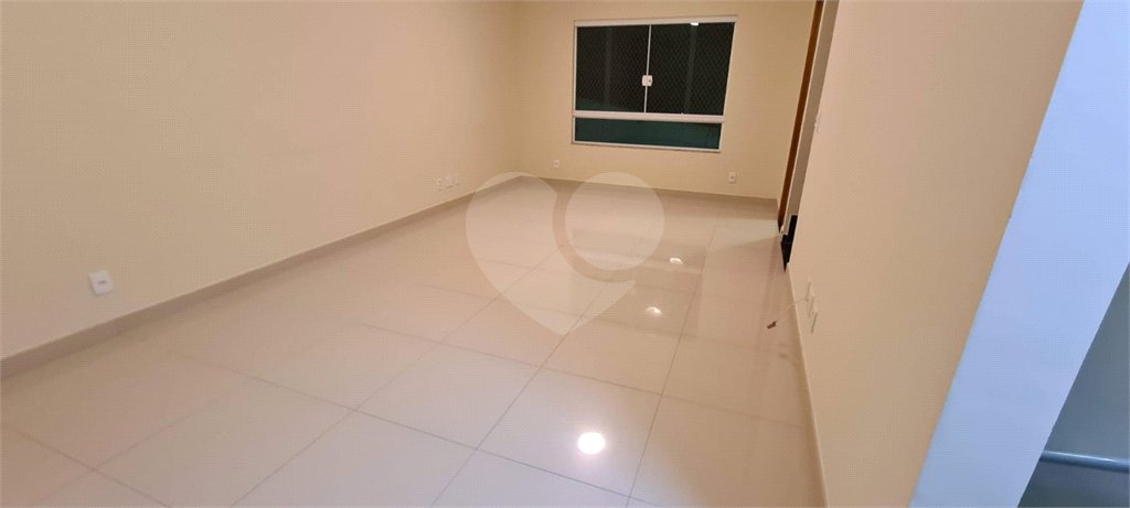 Casa à venda com 3 quartos, sendo 1 suíte, no condomínio Alvorada Parque Vitória, São Paulo - SP