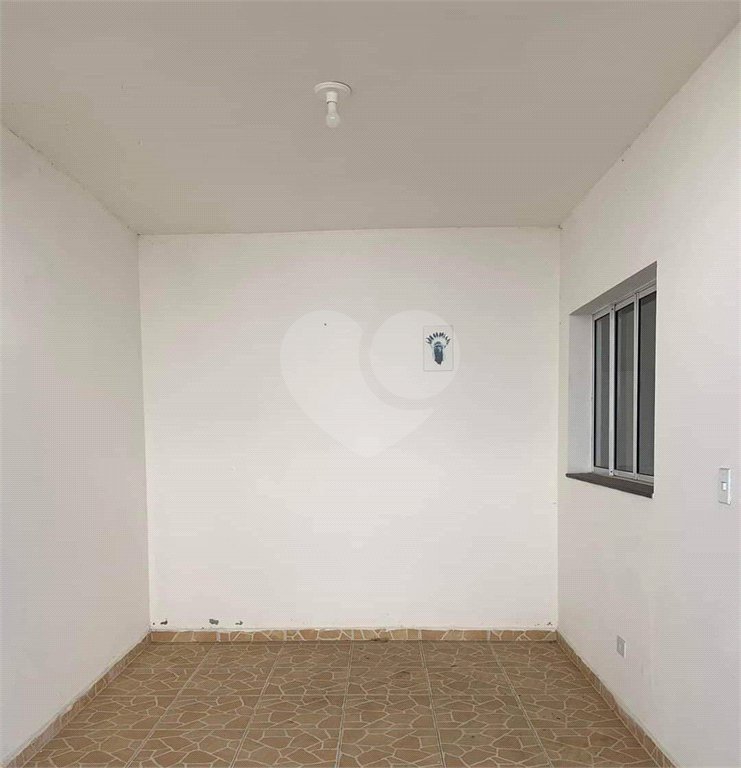 Casa à venda com 2 quartos, sendo 1 suíte, no condomínio Sem Nome, Suzano - SP