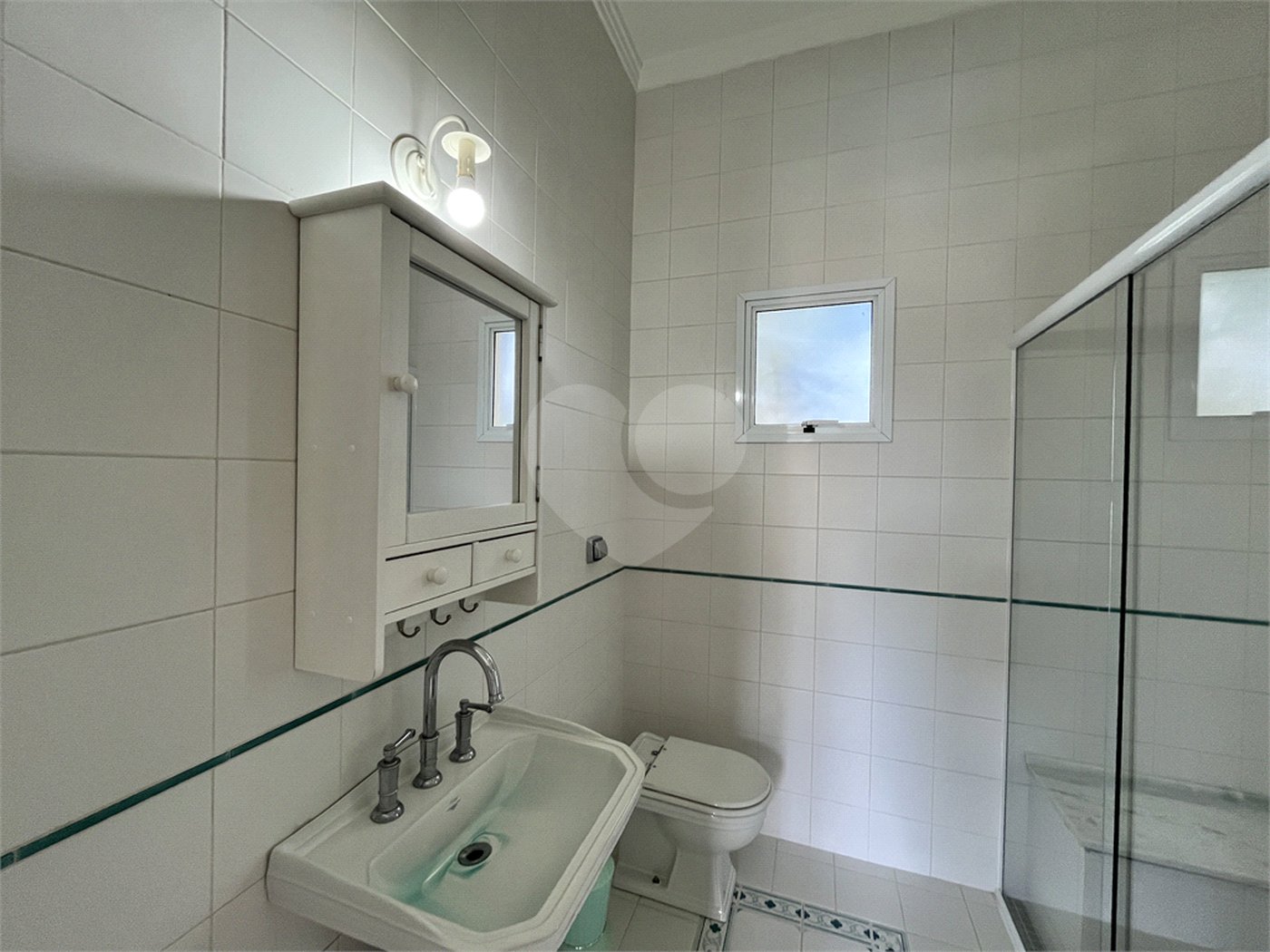 Casa à venda com 5 quartos, sendo 3 suítes,  no condomínio Village Saint Charbel, Araçoiaba da Serra - SP