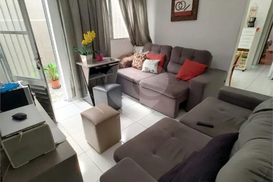 Casa à venda com 2 quartos, sendo 1 suíte, em Parque Maria Domitila, São Paulo, SP