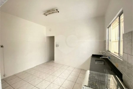 Casa com 224m², 3 dormitórios, 4 vagas, à venda na Vila Ema.