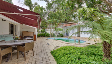 Casa Térrea à venda ou para alugar com 5 quartos, sendo 2 suítes,  em Granja Julieta, São Paulo, SP