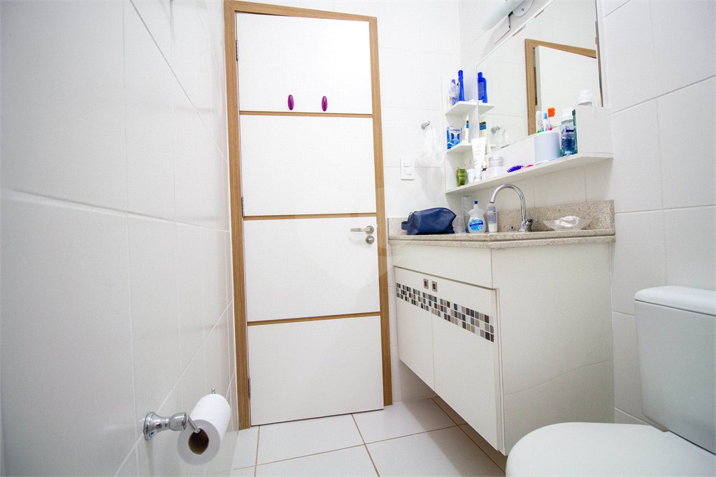 Sobrado à venda com 4 quartos, sendo 3 suítes,  no Centro, São Roque, SP