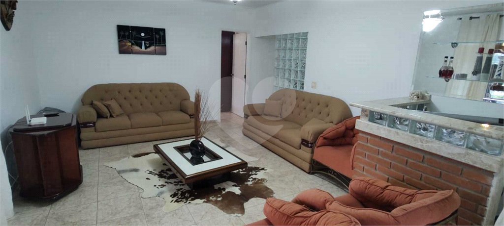 Chácara à venda com 5 quartos, sendo 2 suítes, no Centro, Piracaia, SP