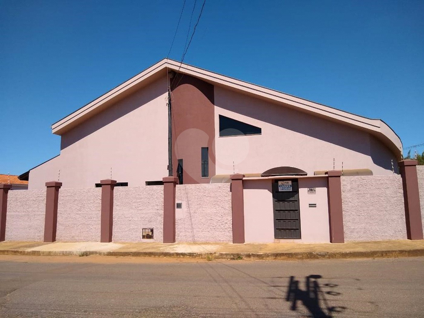Sobrado à venda com 4 quartos, sendo 1 suíte,  em Vila Asem, Itapetininga, SP