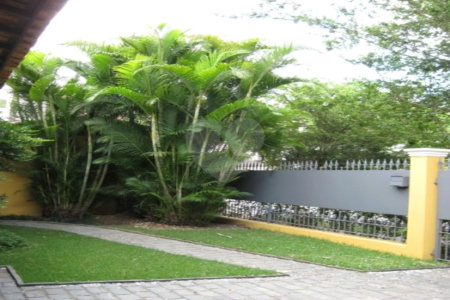 Casa à venda com 4 quartos, sendo 2 suítes,  em Jardim Leonor, São Paulo, SP