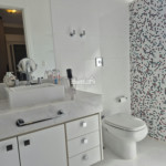 Casa térea à venda com 3 quartos, sendo 2 suítes, em Condomínio Flamboyant-B, Atibaia - SP