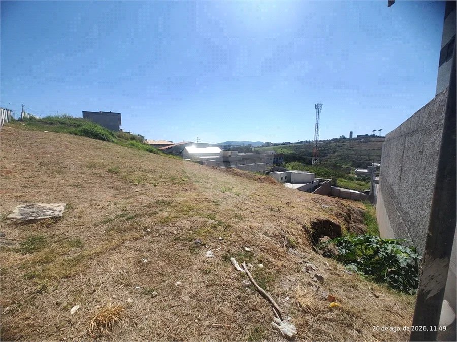 Terreno em Atibaia com 197 metros, pronto para construir, ao lado de supermercado e diversos comércios