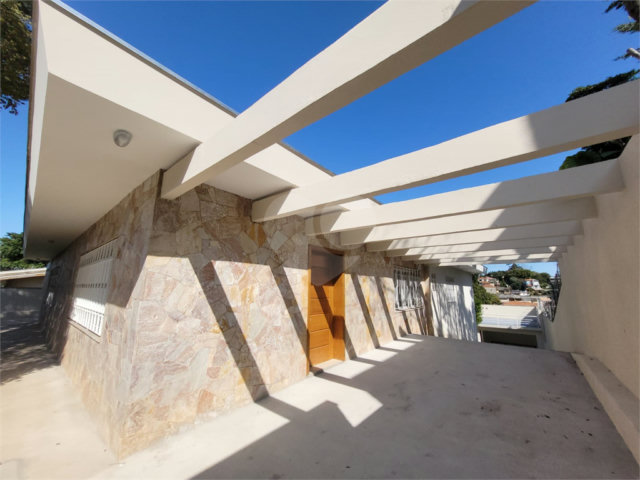 Casa Térrea à venda ou para alugar com 4 quartos, sendo 3 suítes,  em Horto Florestal, São Paulo, SP
