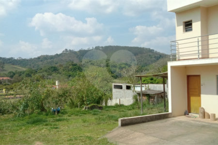 Sobrado à venda com 4 suítes no Centro, Bom Jesus dos Perdões, SP