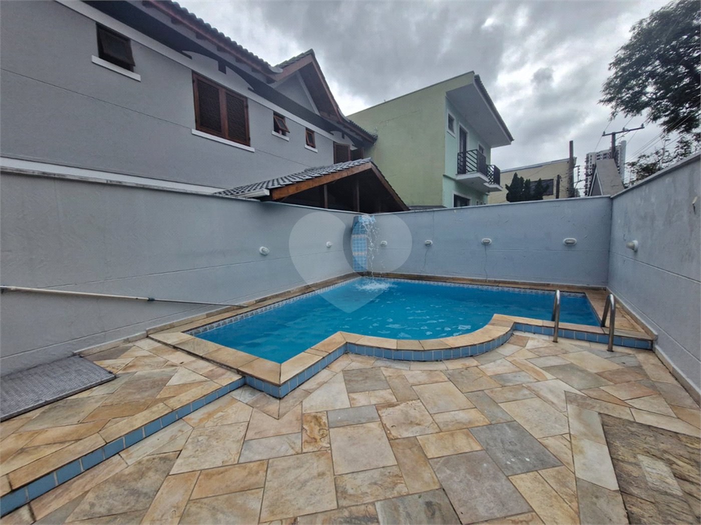 Casa à venda com 3 suítes no condomínio Residencial Jardim França, São Paulo - SP