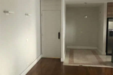 Sala à venda em Vila Suzana, São Paulo, SP