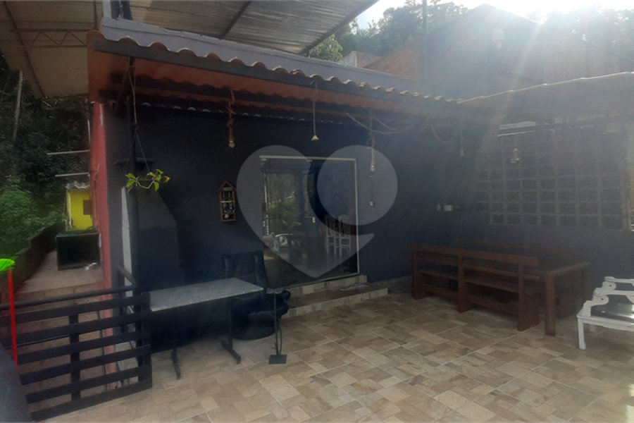 Sobrado à venda com 3 quartos, sendo 1 suíte, em Serra da Cantareira, Mairiporã, SP
