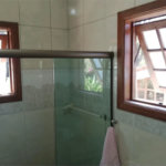 Casa à venda com 4 quartos, sendo 1 suíte, no condomínio Quinta da Cachoeira, Embu das Artes - SP