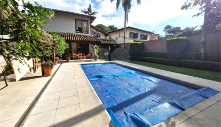 Sobrado à venda com 4 quartos, sendo 2 suítes,  em Alto da Boa Vista, São Paulo, SP
