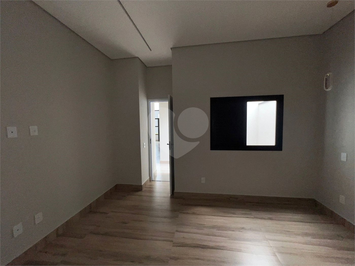 Casa à venda com 3 quartos, sendo 1 suíte, no condomínio Horto Florestal Villagio, Sorocaba - SP