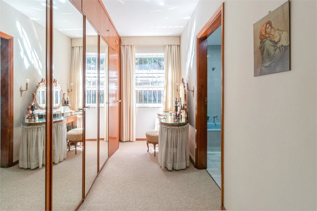 Casa Térrea à venda com 4 quartos, sendo 2 suítes, em Alto de Pinheiros, São Paulo, SP