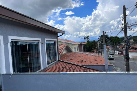 Sobrado à venda com 5 quartos, sendo 2 suítes,  em Jardim da Granja, São José dos Campos, SP