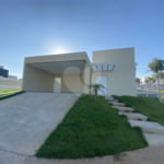 Casa à venda com 3 quartos, sendo 1 suíte, no condomínio Reserva Central Parque, Salto - SP