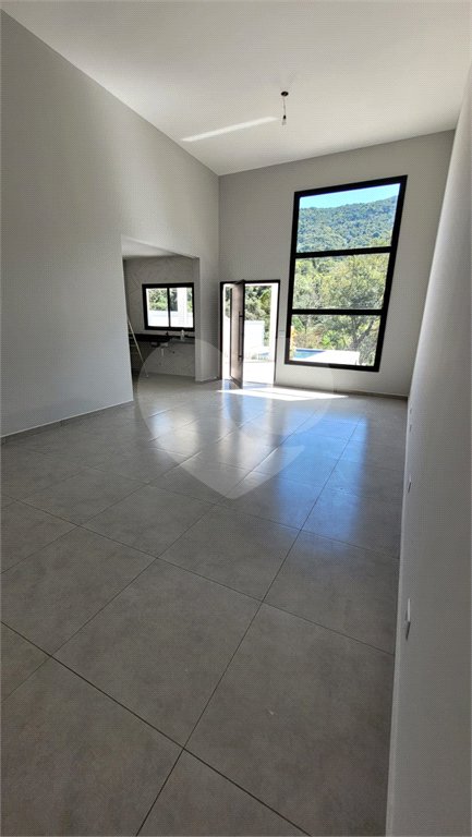 Casa à venda com 3 quartos, sendo 1 suíte, em Pedra Vermelha (terra Preta), Mairiporã, SP