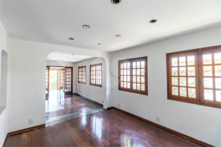 Sobrado à venda com 5 quartos, sendo 3 suítes, em Alto da Boa Vista, São Paulo, SP