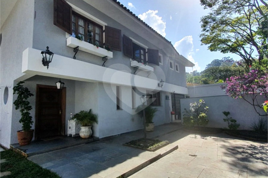 Sobrado à venda com 5 quartos, sendo 3 suítes, em Tremembé, São Paulo, SP