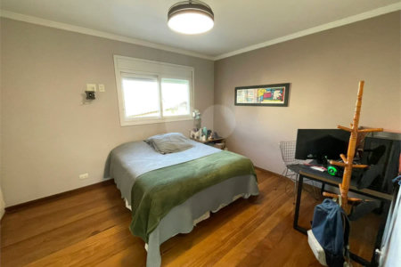 Casa à venda com 4 suítes no condomínio Fechado, São Paulo - SP