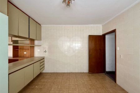 Sobrado à venda com 3 quartos, sendo 1 suíte, em Campo Belo, São Paulo, SP