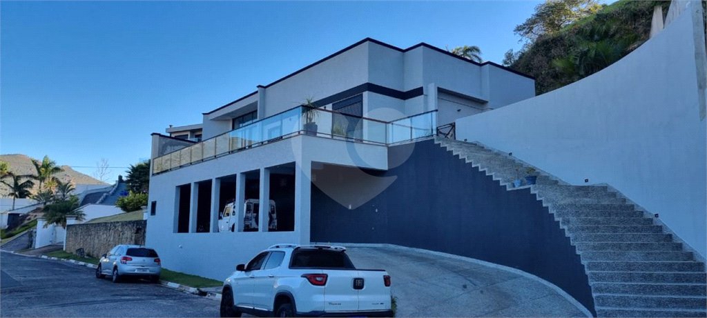 Casa à venda com 4 suítes no condomínio Osato, Atibaia - SP