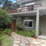 Casa à venda ou para alugar com 4 suítes em Chácaras São Carlos, Cotia, SP