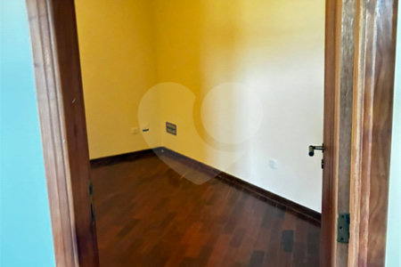 Sobrado para alugar com 4 quartos, sendo 2 suítes,  no Centro, Três Lagoas, MS