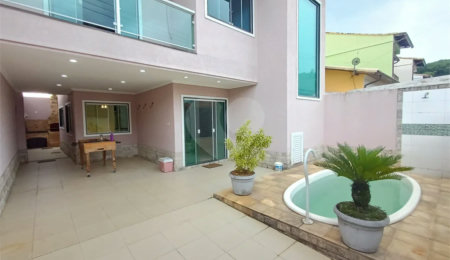Casa à venda com 3 quartos, sendo 2 suítes,  no condomínio Village da Posse, Rio de Janeiro - RJ