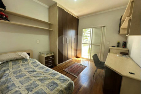 Casa à venda com 3 suítes no condomínio Recanto dos Paturis, Vinhedo - SP
