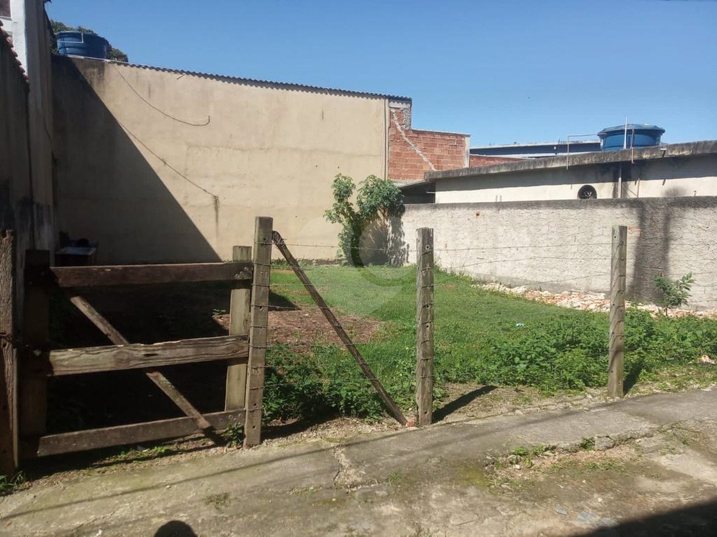 Terreno à venda em Canto do Rio, Seropédica, RJ