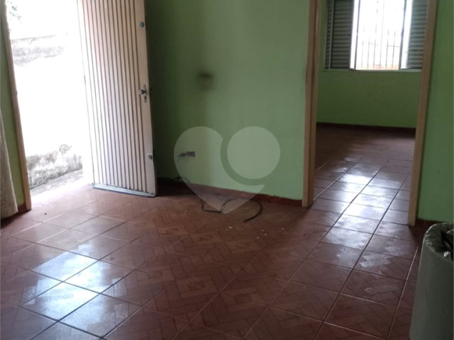 Casa Térrea à venda com 2 quartos em Parque Maria Domitila, São Paulo, SP