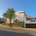 Casa à venda com 4 quartos, sendo 3 suítes,  no condomínio Res. Luzern, Campinas - SP