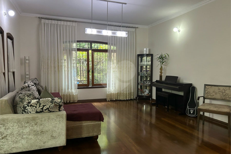 Sobrado à venda com 4 quartos, sendo 2 suítes, em Butantã, São Paulo, SP