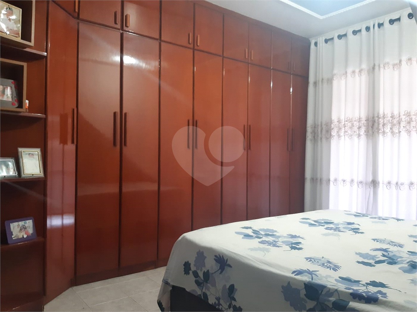 Sobrado à venda com 5 quartos, sendo 3 suítes, em Horto, São Paulo, SP
