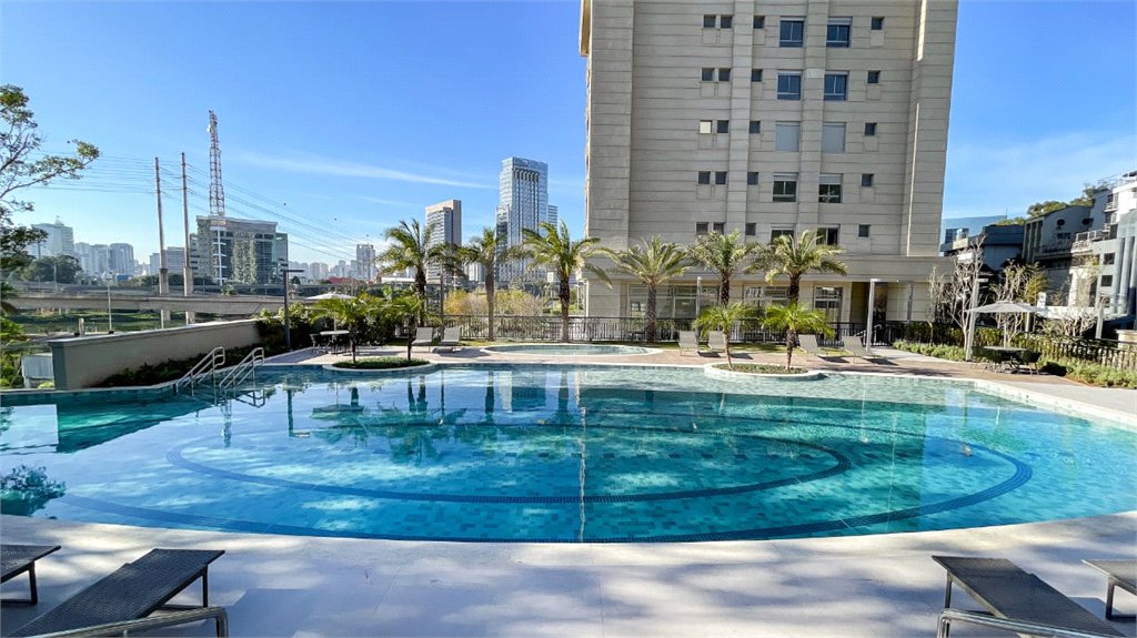 Apartamento à venda com 4 suítes em Real Parque, São Paulo, SP
