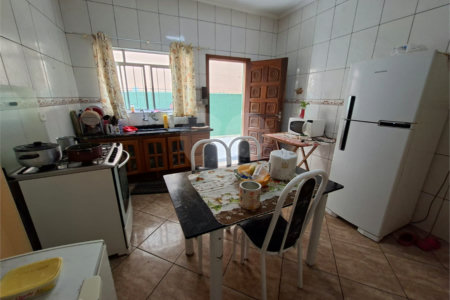 Casa à venda com 4 quartos, sendo 1 suíte,  em Vila Santa Maria, Guarulhos, SP