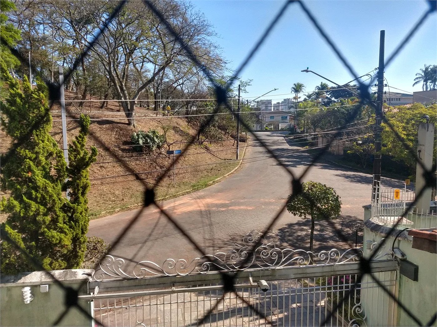Sobrado à venda com 4 quartos, sendo 1 suíte,  em Parque dos Príncipes, São Paulo, SP