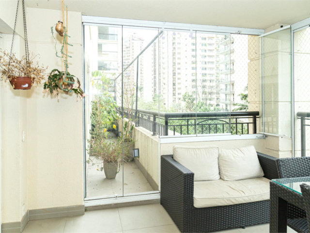 Apartamento à venda com 4 quartos, sendo 2 suítes,  em Moema, São Paulo, SP