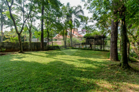 Sobrado à venda com 4 suítes em Jardim Cordeiro, São Paulo, SP