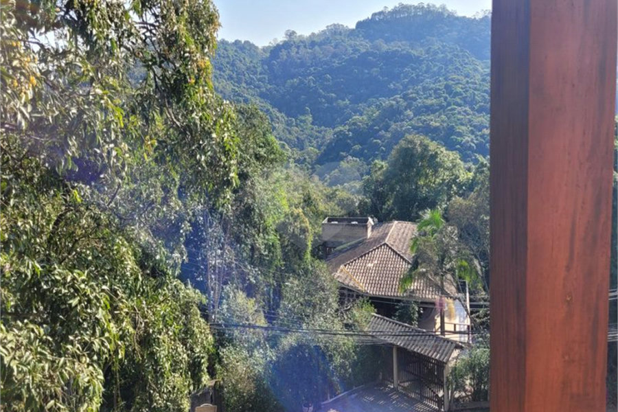 Casa à venda com 4 quartos, sendo 2 suítes, no condomínio Alpes da Cantareira, Mairiporã - SP